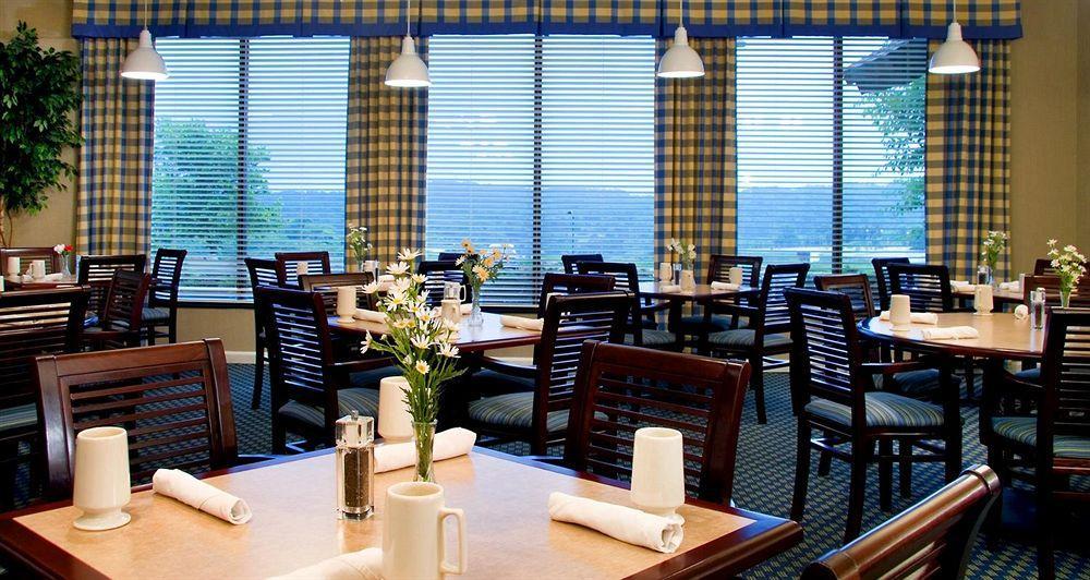 Ramada By Wyndham Greensburg Hotel & Conference Center Restaurant foto